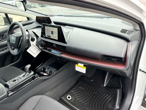 New 2026 Toyota Prius Plug-In Hybrid FWD image 15