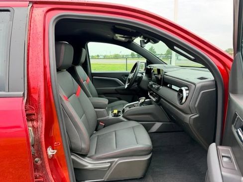 Used 2026 Chevrolet Colorado Z71 w/ Technology Package AWD/4WD image 11
