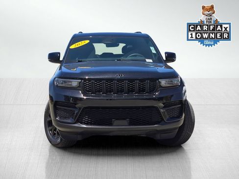 Used 2025 Jeep Grand Cherokee Altitude AWD/4WD image 2