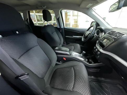 Used 2019 Dodge Journey SE image 18