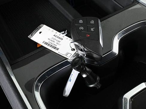 New 2025 GMC Acadia Elevation image 18