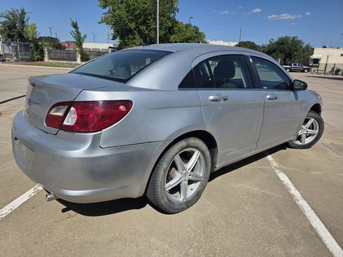 Used 2010 Chrysler Sebring Touring FWD image 24