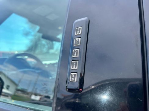 Used 2015 Ford F150 XLT AWD/4WD image 6