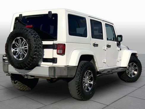 Used 2013 Jeep Wrangler Unlimited Sahara w/ Connectivity Group AWD/4WD image 10