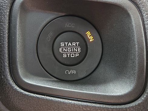 Used 2025 Jeep Wrangler Sport AWD/4WD image 20