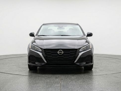 Used 2025 Nissan Altima 2.5 SV FWD image 2