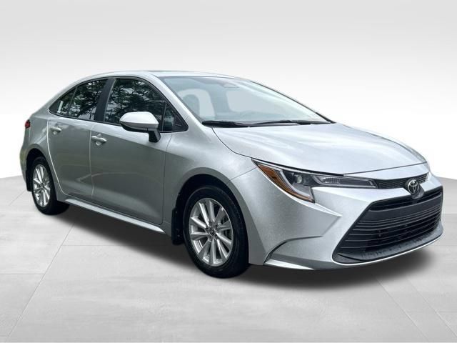 Used 2024 Toyota Corolla LE w/ LE Convenience Package FWD image 7
