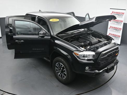 Used 2020 Toyota Tacoma TRD Sport w/ Technology Package AWD/4WD image 39