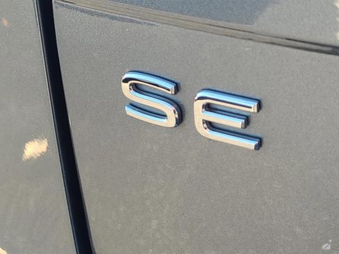 Used 2023 Volkswagen Tiguan SE R-Line image 30