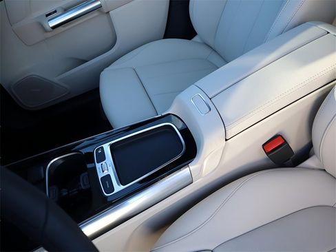 New 2026 Mercedes-Benz GLA 250 4MATIC image 34