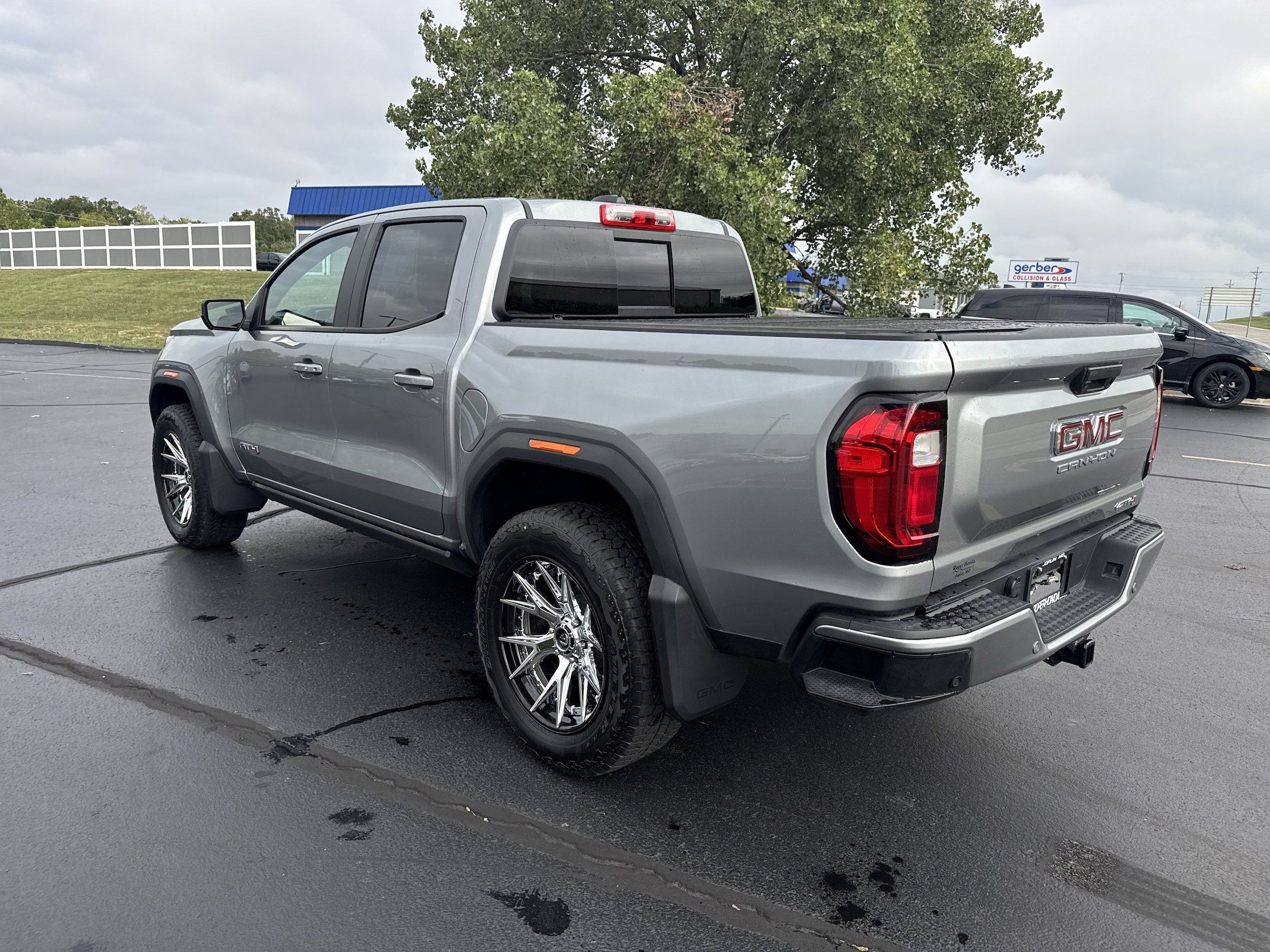 Used 2024 GMC Canyon AT4 w/ Technology Package AWD/4WD image 11