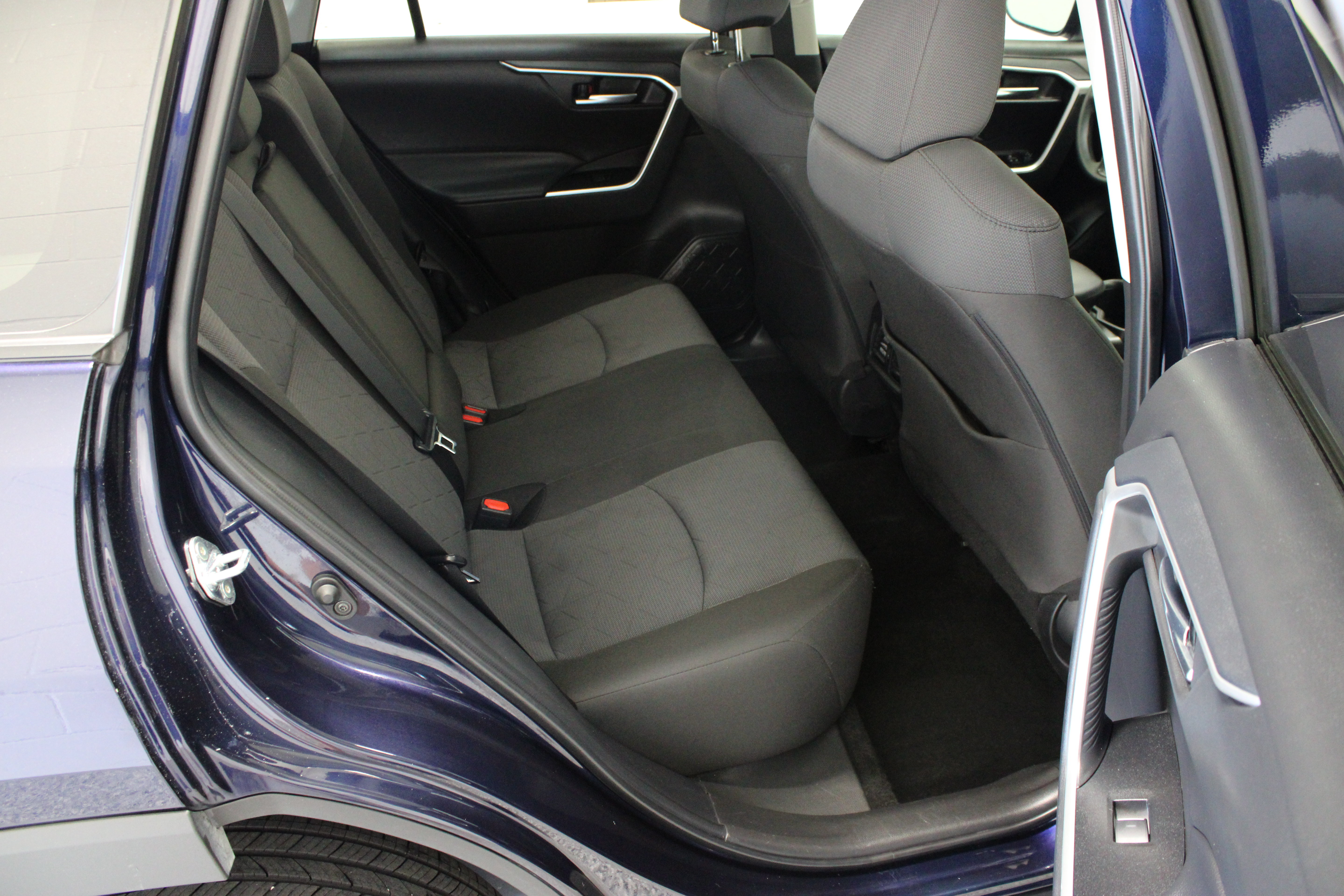 Used 2025 Toyota RAV4 XLE FWD image 33
