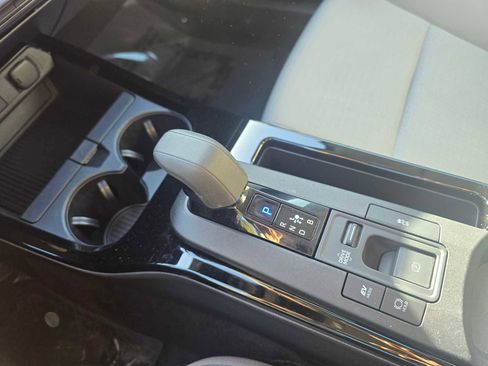 Used 2024 Toyota Prius LE image 29