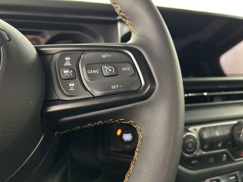 Used 2024 Jeep Wrangler Unlimited AWD/4WD image 10