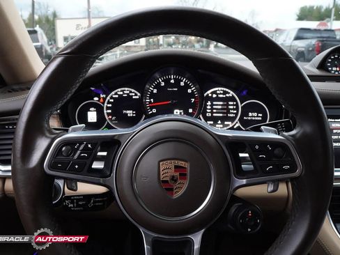 Used 2017 Porsche Panamera 4S image 40