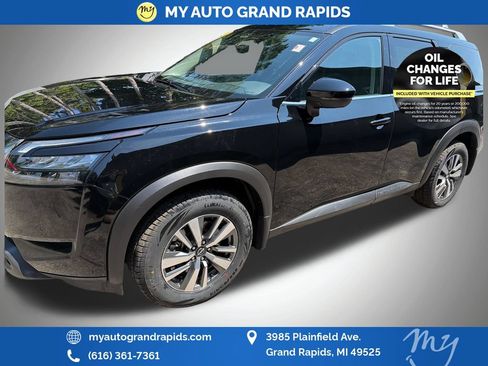 Used 2025 Nissan Pathfinder SL AWD/4WD image 3