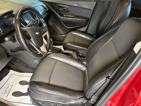 Used 2019 Chevrolet Trax LT w/ LT Convenience Package AWD/4WD image 19