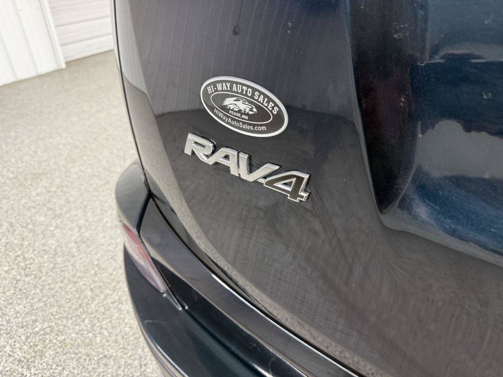 Used 2018 Toyota RAV4 XLE AWD/4WD image 8