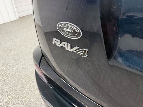 Used 2018 Toyota RAV4 XLE AWD/4WD image 8