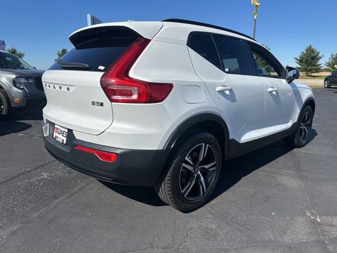 Used 2024 Volvo XC40 B5 Core image 10