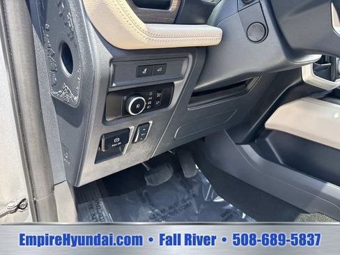 Used 2024 Ford Expedition Limited AWD/4WD image 21