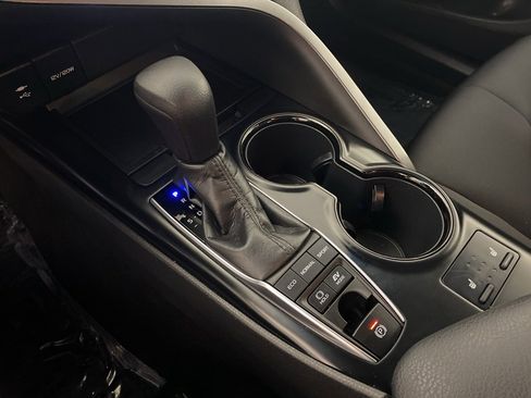 Used 2018 Toyota Camry LE image 21