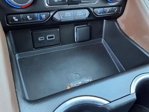 Used 2024 Chevrolet Suburban High Country image 27