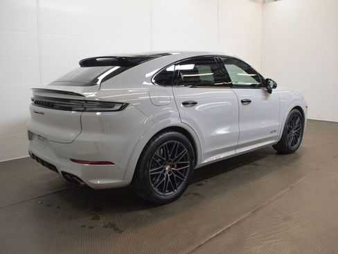 New 2026 Porsche Cayenne GTS image 10