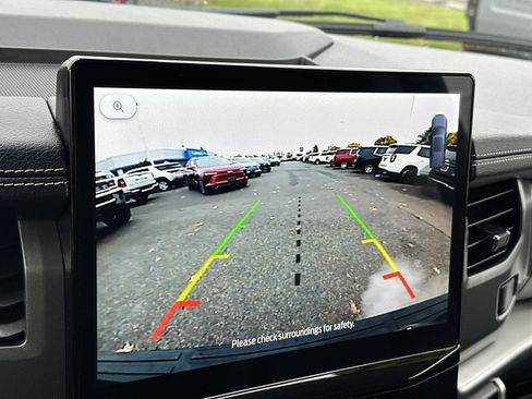 Used 2024 Ford Expedition XLT image 21