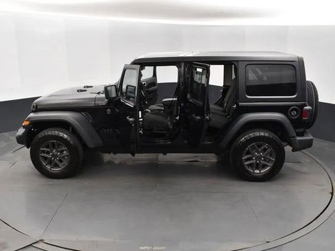 Used 2025 Jeep Wrangler Unlimited Sport AWD/4WD image 7