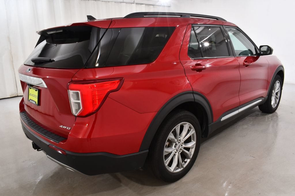 Used 2024 Ford Explorer XLT w/ Equipment Group 202A AWD/4WD image 11