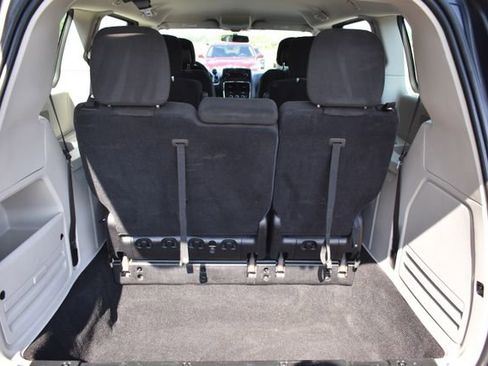 Used 2012 Dodge Grand Caravan American Value Package FWD image 28