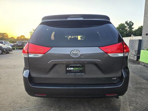 Used 2012 Toyota Sienna LE image 9