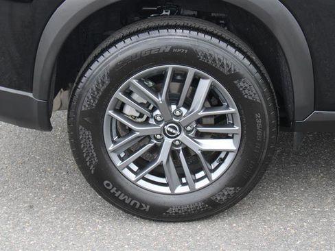 Used 2025 Nissan Rogue S AWD/4WD image 9