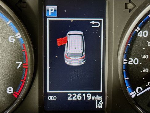 Used 2017 Toyota RAV4 LE image 15