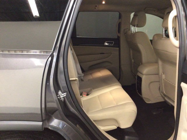 Used 2019 Jeep Grand Cherokee Laredo AWD/4WD image 11