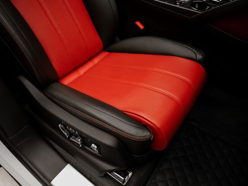 Used 2021 Bentley Bentayga AWD/4WD image 61