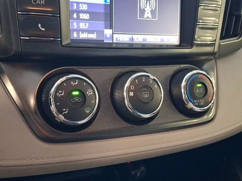 Used 2015 Toyota RAV4 LE AWD/4WD image 16