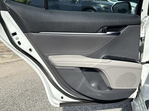 Used 2018 Toyota Camry image 13