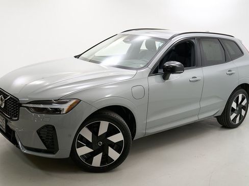 Certified 2024 Volvo XC60 T8 Plus AWD/4WD image 3
