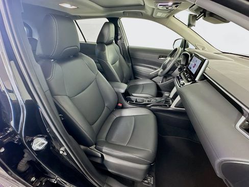 Certified 2025 Toyota Corolla Cross XLE w/ Convenience Package FWD image 28