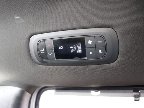 Used 2026 Chrysler Pacifica Select FWD image 24