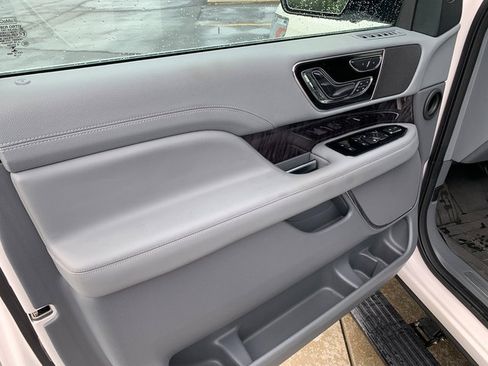 Used 2018 Lincoln Navigator Reserve w/ Technology Package AWD/4WD image 24