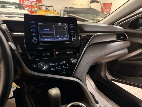 Used 2022 Toyota Camry LE image 38