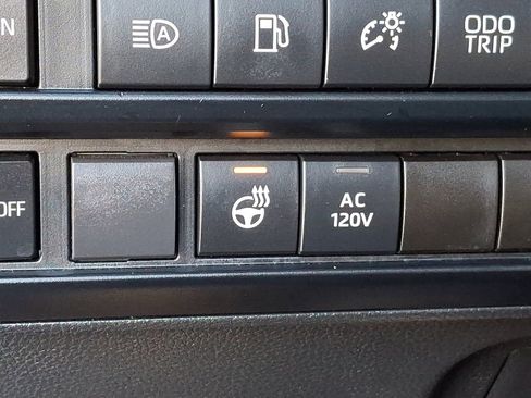 Used 2023 Toyota Sequoia Platinum image 28