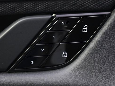 Used 2021 Porsche Taycan 4S w/ Premium Package image 24