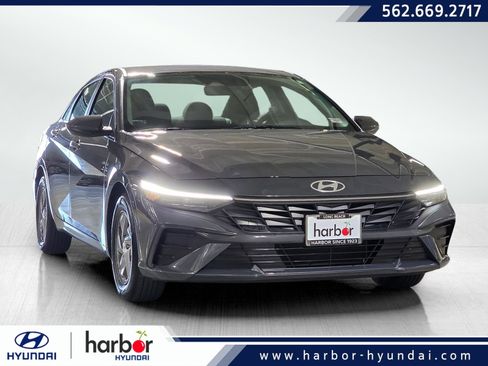 Certified 2025 Hyundai Elantra SE image 1