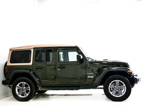 Used 2022 Jeep Wrangler Unlimited Sahara w/ Cold Weather Group AWD/4WD image 5