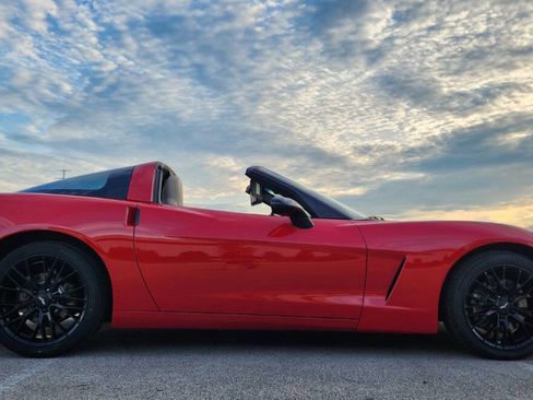 Used 2006 Chevrolet Corvette Coupe w/ Preferred Equipment Group RWD image 5