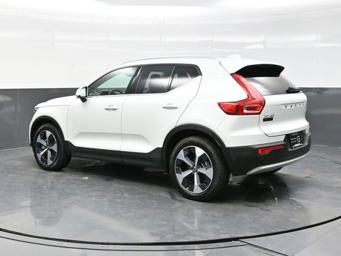 Used 2025 Volvo XC40 B5 Plus AWD/4WD image 4
